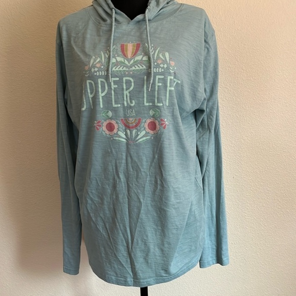 Lightweight women’s hooded T-shirt​​​